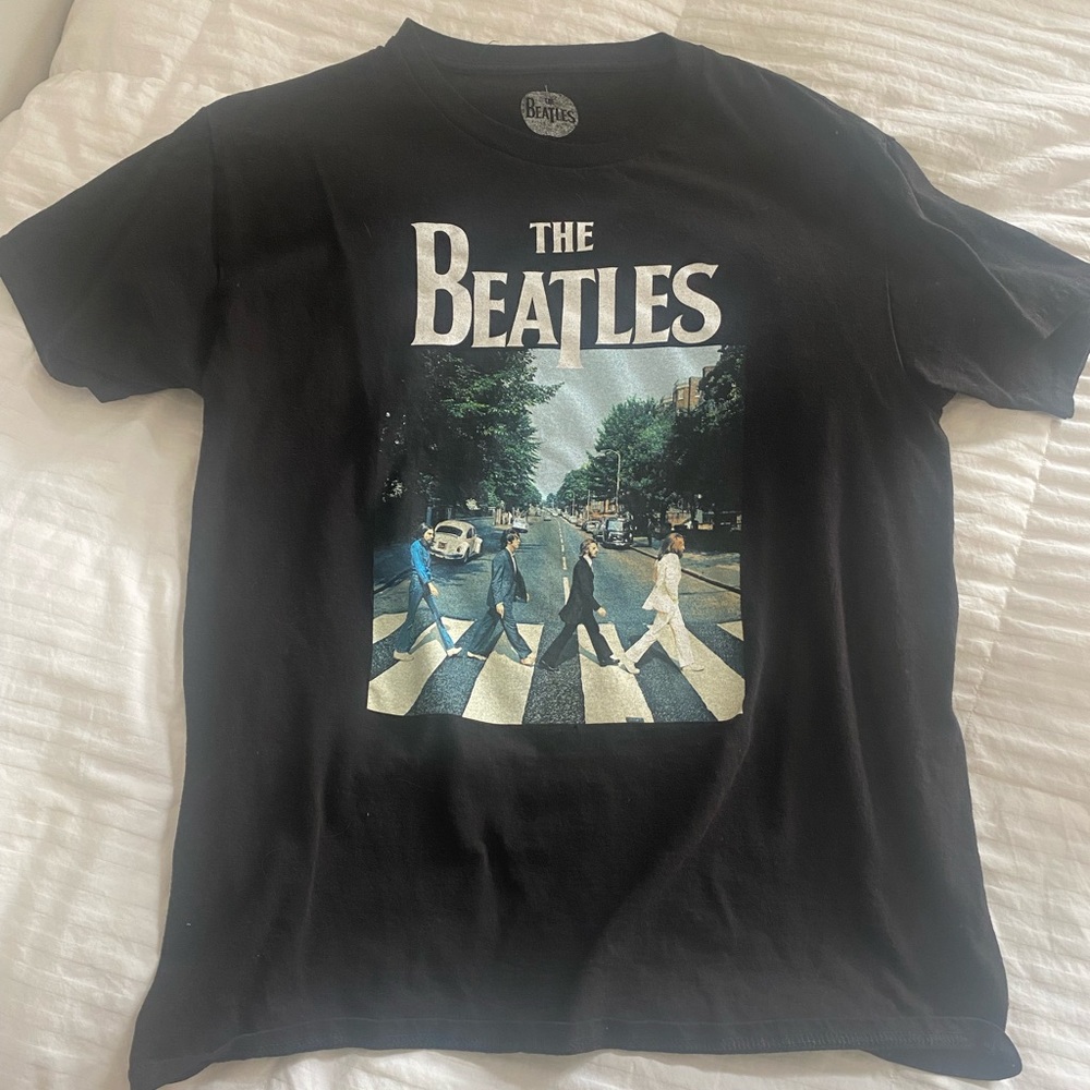 the beatles abbey road graphic tee